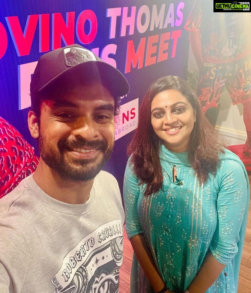 Aswathy Sreekanth Instagram - When we literally feel that good human vibes ! Thank you Tovi @tovinothomas for the soulful conversation yesterday. Super excited to see Tallumaala on big screen 😍 #tovinofansmeet #aboutyesterday #behindwoods #goodday #goodvibes #goodhuman #soulfulconversations
