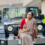 Aswathy Sreekanth Instagram - And finally she chose herself ❤️ @unaiseadivadu #aswathysreekanth #abouttoday #sareeday #eleganceissimplicity #ethnicwear #thar #travelpartner