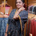 Aswathy Sreekanth Instagram - Embracing the comfort of cotton 🥰 👗@ethniczuri 📷 @amalraj_drisyaphotography #sustainablefashion #cottonajrakh #kaftan #comfortismystylestatement