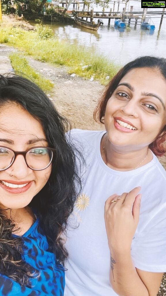 Aswathy Sreekanth Instagram - When you skip an afternoon nap and go for a drive with bestie just to make beautiful memories together 🥰🥰 #instareels #goodtimes #afternoondrives #friendship #happiness #makingmemories