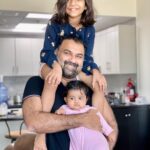 Aswathy Sreekanth Instagram - 'പിള്ളേരെ ഞാൻ നോക്കാം, നീ കുറച്ചു കൂടി കിടന്നോളൂ' എന്ന് പറയുമ്പോൾ, കൂർക്കം വലി കേട്ട് കുട്ടികൾ ഉണരാതിരിക്കാൻ മുറി മാറി കിടക്കാൻ പോകുന്ന നിസ്സഹായത കാണുമ്പോൾ, അവർക്കൊരു പനി വന്നാൽ വെപ്രാളം കൊണ്ടുള്ള നടപ്പ് കാണുമ്പോൾ ഒക്കെ എനിക്ക് നിങ്ങളോട് തോന്നുന്ന സ്‌നേഹമാണ് മനുഷ്യാ സ്നേഹം...❤️ Happy father’s day to the best dad ever ! Proud to share this parenting journey with you 🥰 @sreekanthsreeinsta #happyfathersday #tothebestdadever