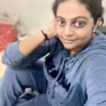 Aswathy Sreekanth Instagram - ‘Tired, but Happy’ kind of day 🥰 #nomakeup #comfortableinmyskin #creativeday #beingme #pajamadays #quarentine