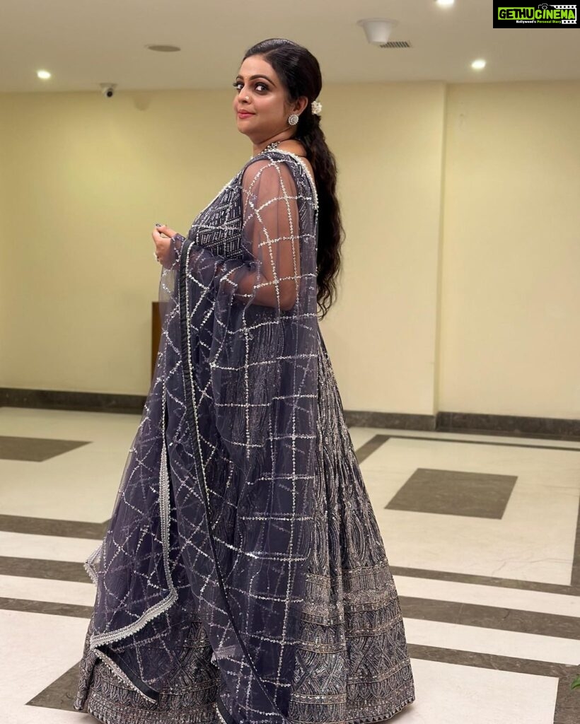 Aswathy Sreekanth Instagram - Confidence is the best outfit ! Styling @styledbysavu MUA @mukeshmuralimakeover Costume @ladies_planet_ Jewellery @anokhi_priyakishore
