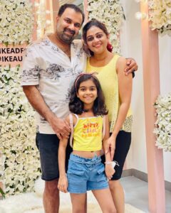 Aswathy Sreekanth Instagram - Sun ☀️ Day 💛

#familytime #dubaidays #ikeadubai #shopping #yellowishappiness