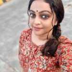 Aswathy Sreekanth Instagram - എളുപ്പല്ല ! ഒപ്പമായിരിക്കാൻ കേട്ടിരിക്കാൻ… അവനവനോട് നിരന്തരം കലഹിക്കുന്നൊരുവളോട് കൂടെയുണ്ടെന്ന് പറയാൻ പോലും പലവട്ടം ആലോചിക്കണം ! എളുപ്പമല്ല 😊
