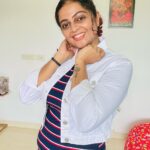 Aswathy Sreekanth Instagram – Hey, a quick question! Can you name your current emotion ? The emotion that you go through right now? Happiness/sadness/anxiety/fear/surprise? It can be anything…if you can share, comment below, you can use emojis too 🥰 I feel calm 😌 

#lookdeeper #nameyouremotion #clarityhelps #lessionslearned