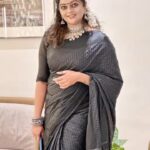 Aswathy Sreekanth Instagram - Theernnu theernnu, I promise 😬 @styledbysavu 📷 @unaiseadivadu #sareereels #blacksaree #sareelove