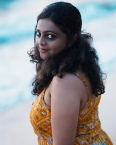 Aswathy Sreekanth Instagram - Its in the eyes, always in the eyes 📷 @unaiseadivadu #shoottime #seaside #kadal #potraits #anevening #wellspend