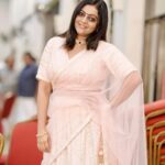 Aswathy Sreekanth Instagram - Believe you can and you are halfway there 🙂 @iha_designs #aswathysreekanth #mondaymorning #instagood