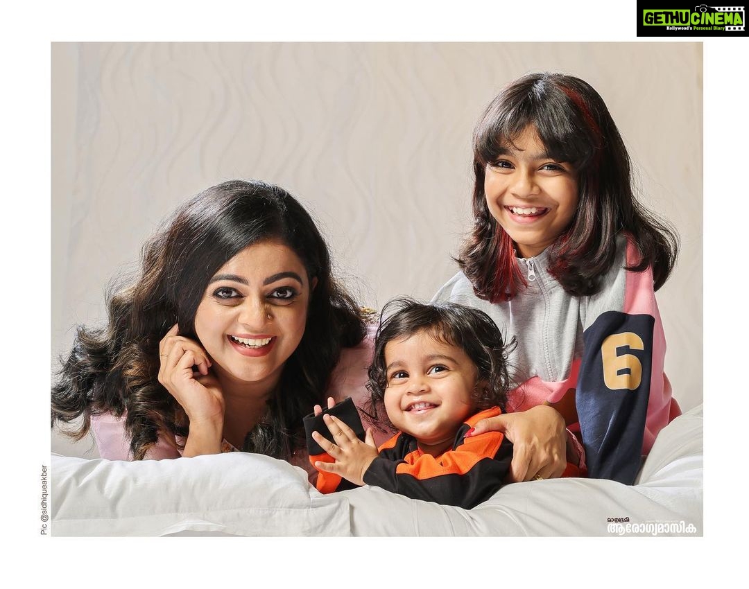 Aswathy Sreekanth Instagram - ✨ stylist: @laamiya.c.k photo: @sidhiqueakber outfit : @walkthefashion_ kids : @magic_design_m Mua : @makeup_blooms_makeover_ @makeover_by_aswathyprasanth shoot for : @mbiarogyamasika