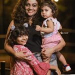 Aswathy Sreekanth Instagram - Let me love you a little more before you are not little anymore 😍 @3leaf_photography #daughters #momdaughter #mine #padma #kamala