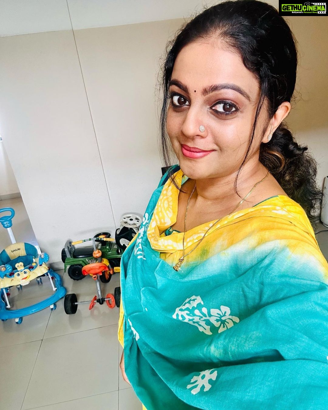 Aswathy Sreekanth Instagram - What’s your Sunday plan ?? 😀