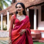 Athulya Chandra Instagram - "Saree, not sorry for stealing the show! 😎🔥 #sareeswagger #runwayready "