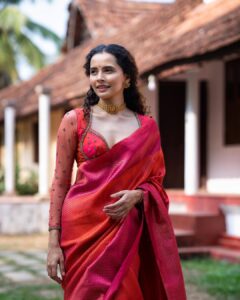 Athulya Chandra Instagram - "Saree, not sorry for stealing the show! 😎🔥 #sareeswagger #runwayready "