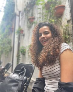 Athulya Chandra Instagram - Hello Monday ☀️😸