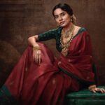 Athulya Chandra Instagram - The Reign of Elegance: KALA Collections @josalukkas ✨💫 Shoot for @josalukkas KALA collection Agency @dentsu Kochi @anjokandathil @nigil_raj @plantnpage Production House @tijojohnproductions Photography @tijojohnphotography Director @director_fma Retouching @finalvisuals Cinematography @picstory_josecharles Styling @styledbysmiji MUA : @rizwan_themakeupboy Art @dayalu.k.d.8 Executive Producer @jithinharid Photography Team @leninkottapuram @uwaise_alpha @iam___krrish Lights & gear @alphagearkochi Casting @naresshkrishna #redsaree #indianart #athulyachandra #templejewellery