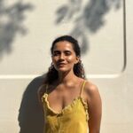Athulya Chandra Instagram - Mood of the day 🌻🍂🐤