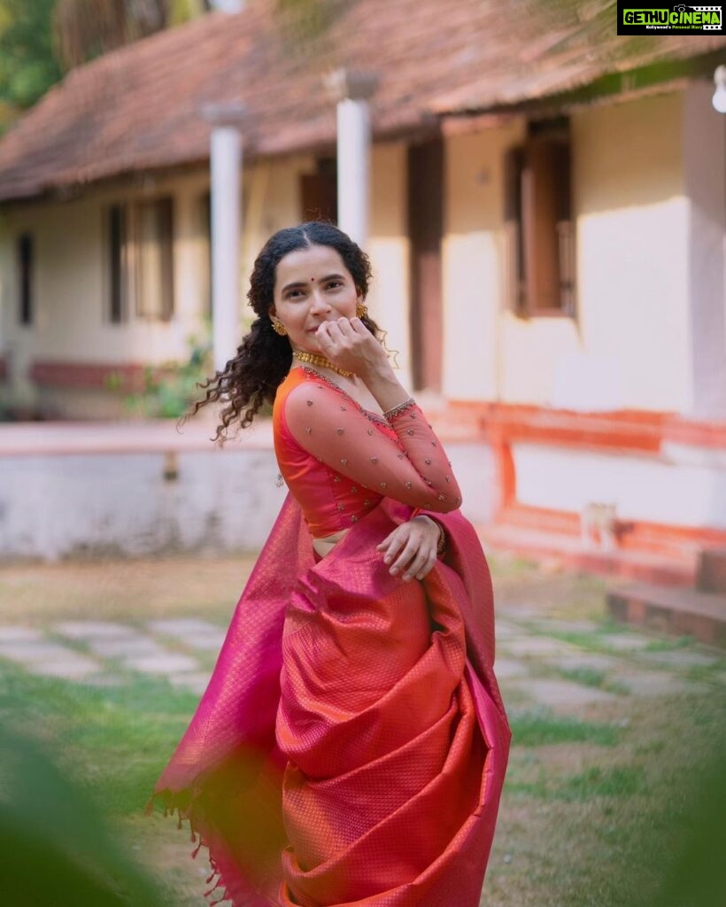 Athulya Chandra Instagram - "In love's rawness,find liberation” #sareesymphony #thesouthremembers ♥️