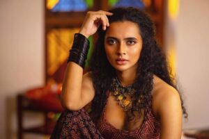 Athulya Chandra Instagram - Channeling my inner hipster 🫶🏼 Bangles and block prints styled by @joe_elize_joy 😘 Captured @rejibhaskar_ ✨ #indie #bohochic #hipster