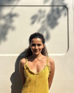 Athulya Chandra Instagram - Mood of the day 🌻🍂🐤