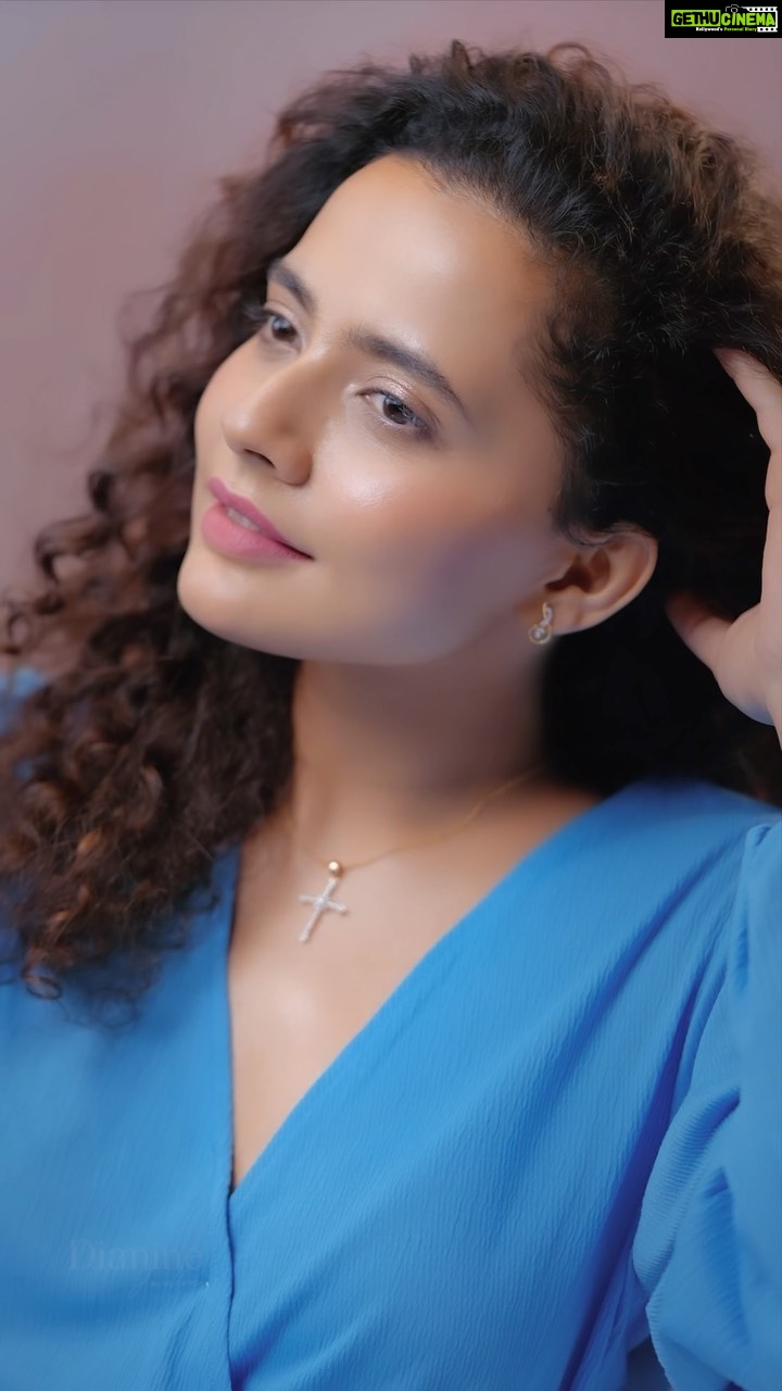 Athulya Chandra Instagram - Snap ,Smile ✨🤗