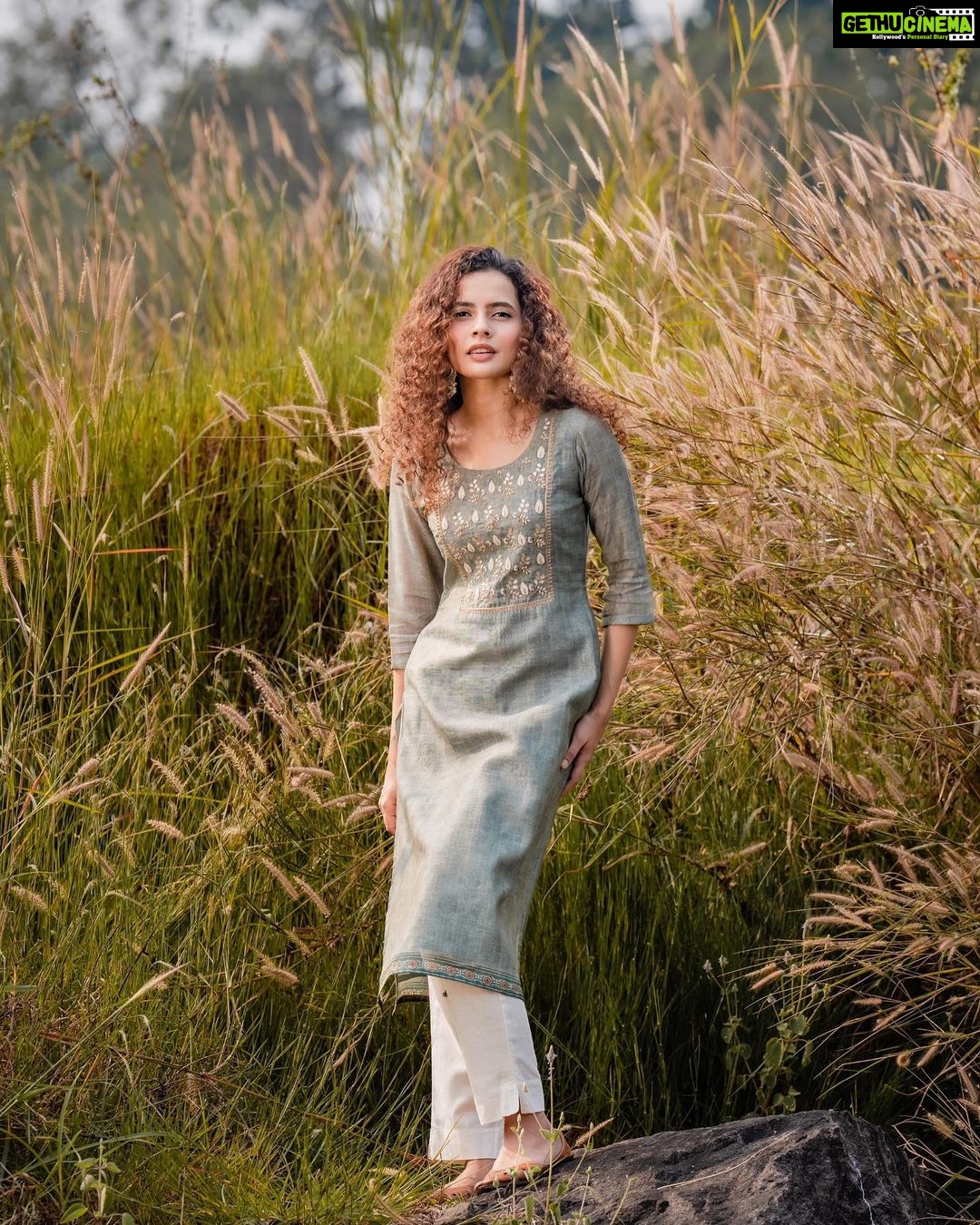 Athulya Chandra Instagram - Summer Highs ☀️🌾