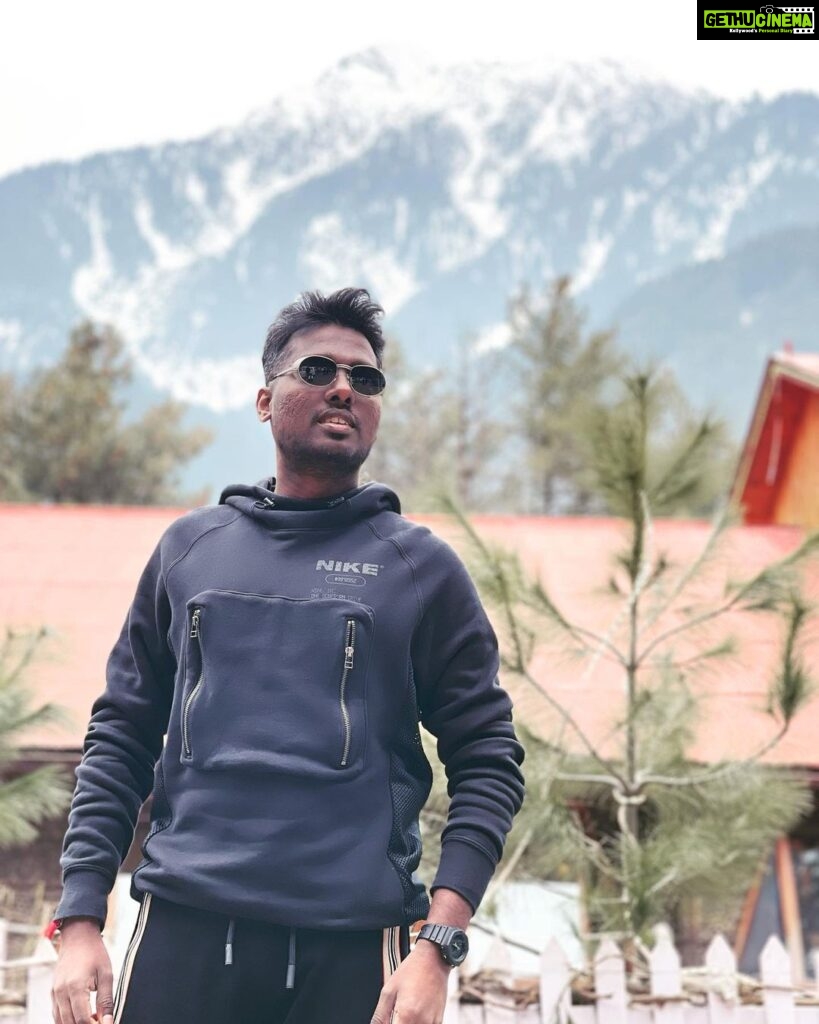 Atlee Kumar Instagram - 1)Pc @priyaatlee 2)Pc @lyricist_vivek Aru Valley Pahalgam