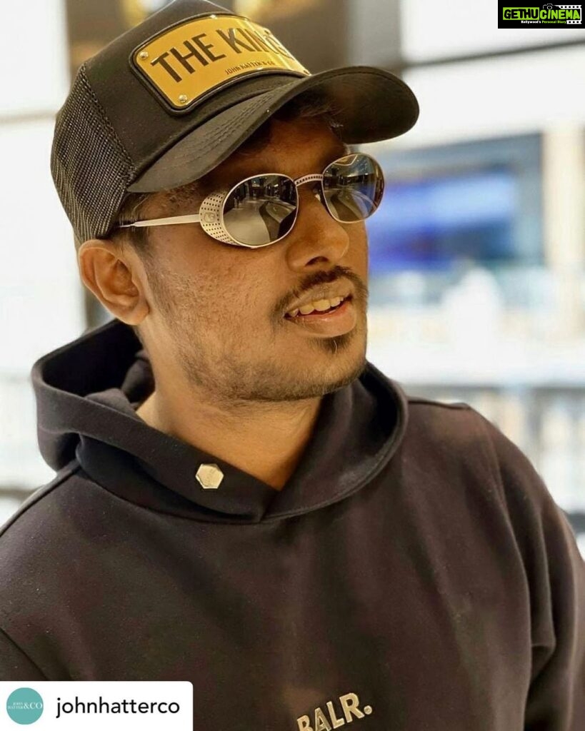 Atlee Kumar Instagram - Posted @withregram • @johnhatterco @atlee47 rockin' our model 'The King'👑 #johnhatter #makeastatement · #snapback #snapbackhats #cap #theking