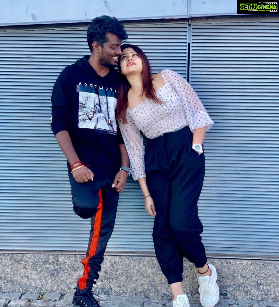 Atlee Kumar Instagram - ‪We met v became friends then v got married u became my wife now ur my daughter and everything to me ❤️Wish u many more happy returns of the day my papa @priyaatlee ❤️❤️❤️ luv u forever and ever ❤️ ‬