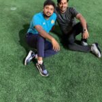 Bala Saravanan Instagram – As a foot ball playersss 😬😬😬 entha angle la paathalum naama footplayers maadri theriyalaye thalaiva @actor_karunakaran …..❤️❤️❤️
#shootspot