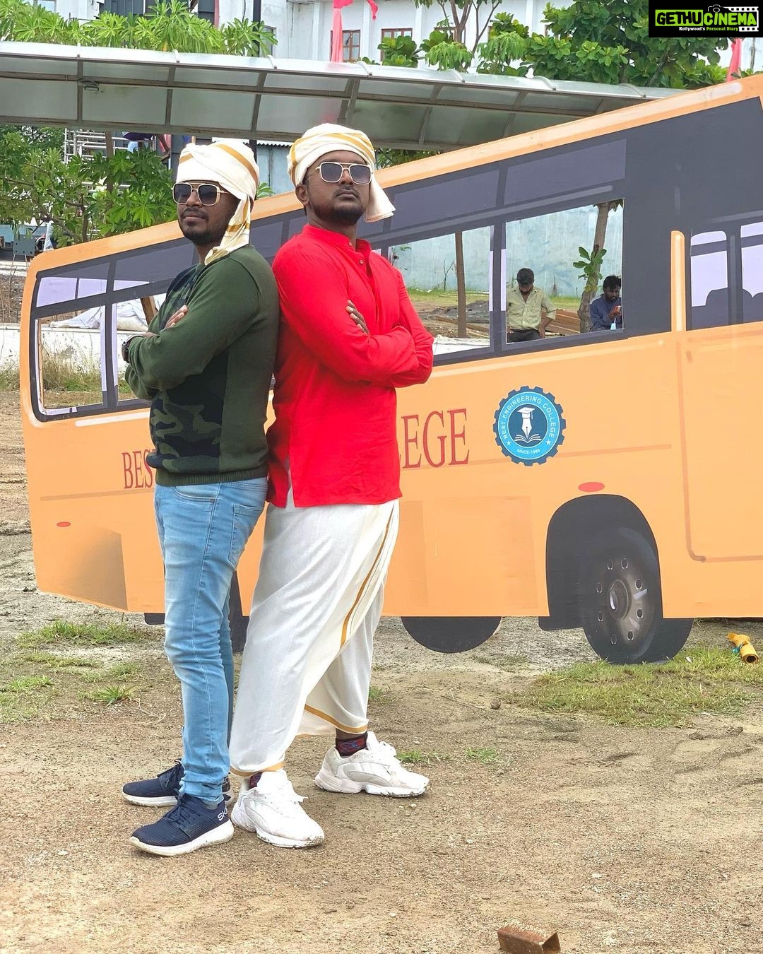 Bala Saravanan Instagram - Our #Don director @dir_cibi udan oru JALA BULA JANGU @sivakarthikeyan @kalai_arasu_p @navneth85 @sivaangi.krish @rjvijayofficial @sivaangi.krish @rjvijayofficial @bhaskaran_dop @nagooranramachandran @skprodoffl @lyca_productions @redgiantmovies_