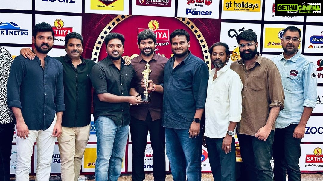 Bala Saravanan Instagram - Thank you so much @anandavikatan for the #BESTWEBSERIES2022 Vikatan Award for our #VILANGU Vilangai ithanai peria vetrihalai adaya vaitha makkalukum media nanbarhal anaivarukum Manamaarndha nandrihal pala ๐๐พ๐๐พ๐๐พ๐๐พ๐๐พ Maaberum magizhchiiii Nandri iraivaโค๏ธโค๏ธโค๏ธ
