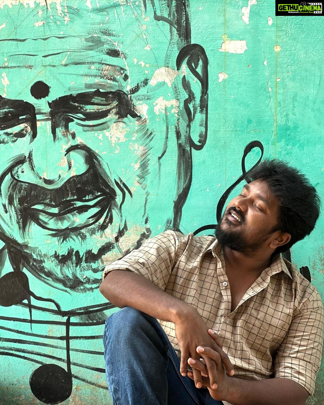Bala Saravanan Instagram - Madai thiranthu thaavum nadhi alai naanโฆ.. Endrum Raja sirโฆ..๐๐พ๐๐พ๐๐พ Thanks for the click machi @kalaiyarasananbu