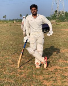 Bala Saravanan Instagram - After six months am
playing my cricket……Appaku naa cricket
vilayaanda romba pidikum…..Madurai la veetla tv
paathutu irundha…enna kannu cricket vilayada
polaya nu kaeparu……naa 3rd padikumbothu ena
muthal muthala ground ku (thenur vaigai river)
kootitu poei enaku apaye MRF bat vaangi
kuduthu first first enaku bowling poetavarey
avaruthaan.….ipo naa vachrukaney bat athuvum
avaru enaku gift pannathuthaan.…Enga appa
epavum MASSS Avaru en nanban.En
thalaivan…Love yu NAINA
Apram inaiku tournament finals jeyichachu..
thank u captain directa final aada 11s la
eduthathuku.
pics clicked by @karthi_uco
@muhammad rafique04 @madurairyaz