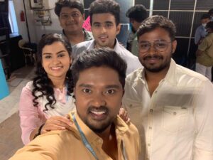 Bala Saravanan Instagram - Namma anbu #Don director @dir_cibi avarhaluku INIYA PIRANTHA NAAL VAALTHUKAL…Kadaisi vara bachelora vaazhanumdra unga unnathamana latchiyam nichayam vellum bro… @sivakarthikeyan @anirudhofficial @priyankaamohanofficial @kalai_arasu_p @sivaangi.krish @rjvijayofficial @skprodoffl
