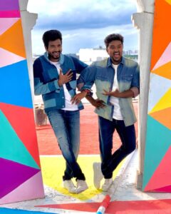 Bala Saravanan Instagram - Wish you all a Veryyy Happpyyy new year…Vetrihal Namakey 👍🏾👍🏾👍🏾
Perum Magizhchiiii 🤗🤗🤗 #Don @sivakarthikeyan @dir_cibi @anirudhofficial 
@kalai_arasu_p @navneth85 @priyankaamohanofficial @rjvijayofficial @sivaangi.krish @nagooranramachandran @skprodoffl @lyca_productions
