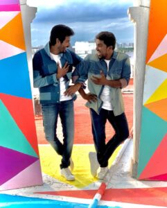 Bala Saravanan Instagram - Wish you all a Veryyy Happpyyy new year…Vetrihal Namakey 👍🏾👍🏾👍🏾
Perum Magizhchiiii 🤗🤗🤗 #Don @sivakarthikeyan @dir_cibi @anirudhofficial 
@kalai_arasu_p @navneth85 @priyankaamohanofficial @rjvijayofficial @sivaangi.krish @nagooranramachandran @skprodoffl @lyca_productions
