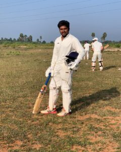 Bala Saravanan Instagram - After six months am
playing my cricket……Appaku naa cricket
vilayaanda romba pidikum…..Madurai la veetla tv
paathutu irundha…enna kannu cricket vilayada
polaya nu kaeparu……naa 3rd padikumbothu ena
muthal muthala ground ku (thenur vaigai river)
kootitu poei enaku apaye MRF bat vaangi
kuduthu first first enaku bowling poetavarey
avaruthaan.….ipo naa vachrukaney bat athuvum
avaru enaku gift pannathuthaan.…Enga appa
epavum MASSS Avaru en nanban.En
thalaivan…Love yu NAINA
Apram inaiku tournament finals jeyichachu..
thank u captain directa final aada 11s la
eduthathuku.
pics clicked by @karthi_uco
@muhammad rafique04 @madurairyaz