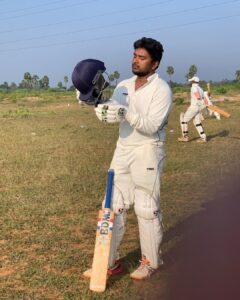 Bala Saravanan Instagram - After six months am
playing my cricket……Appaku naa cricket
vilayaanda romba pidikum…..Madurai la veetla tv
paathutu irundha…enna kannu cricket vilayada
polaya nu kaeparu……naa 3rd padikumbothu ena
muthal muthala ground ku (thenur vaigai river)
kootitu poei enaku apaye MRF bat vaangi
kuduthu first first enaku bowling poetavarey
avaruthaan.….ipo naa vachrukaney bat athuvum
avaru enaku gift pannathuthaan.…Enga appa
epavum MASSS Avaru en nanban.En
thalaivan…Love yu NAINA
Apram inaiku tournament finals jeyichachu..
thank u captain directa final aada 11s la
eduthathuku.
pics clicked by @karthi_uco
@muhammad rafique04 @madurairyaz