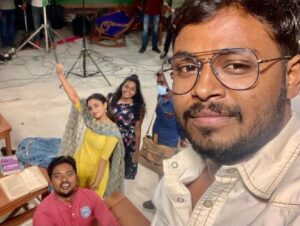 Bala Saravanan Instagram - Namma anbu #Don director @dir_cibi avarhaluku INIYA PIRANTHA NAAL VAALTHUKAL…Kadaisi vara bachelora vaazhanumdra unga unnathamana latchiyam nichayam vellum bro… @sivakarthikeyan @anirudhofficial @priyankaamohanofficial @kalai_arasu_p @sivaangi.krish @rjvijayofficial @skprodoffl