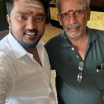 Bala Saravanan Instagram – Thiru kamalakannan Ayya…
working as a projector operator for 38 years with a legal projector operator license…kaila suthura reel petty kaalathula irunthu inaiku qube vara ella vithamana projectorsayum operate pannirukar…Athuvum chennai Crown theatre oda leading operatora pala varusam irunthurkar…ethana legendsoda padatha makkaluku poetu kaamichurupar…Avar vaayala thambi unga kuda oru photo eduthukanumnu kaetaru..eduthukita apram avaru yaarnu sonnaru..Ayya naanthan unga kuda photo eduthukanumnu eduthu kitta photo…he shared his many experiences with me…seriously A true legend…
pala starsoda first day first show va paaka kootam alamothum…annae swithcha poeta thaan padatha naama paaka mudium apo avunga evlo getha massa feel panvanga…atha avaru sollumbothu semma Heroica irunthuchu…
avaru enkita vandhu naa ungaloda fan unga comedy,Acting enaku romba pidikumnu sollumbothu Maaberum magizhchiya irunthathu…romba periya angeehaaram ithu enaku…
Romba Nandringa ayya 🙏🏾🙏🏾🙏🏾❤️❤️❤️