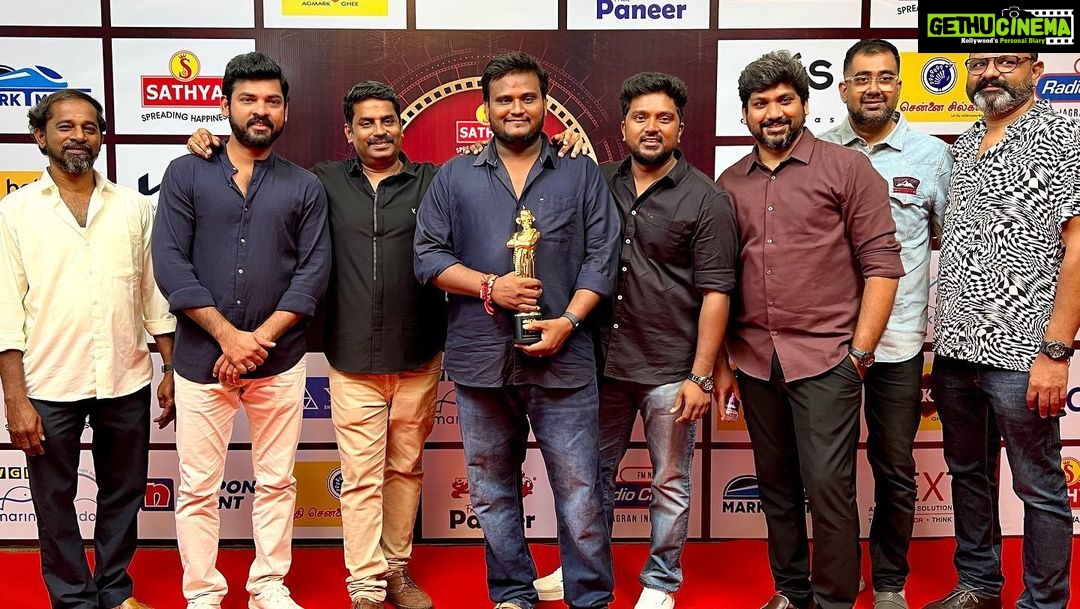 Bala Saravanan Instagram - Thank you so much @anandavikatan for the #BESTWEBSERIES2022 Vikatan Award for our #VILANGU Vilangai ithanai peria vetrihalai adaya vaitha makkalukum media nanbarhal anaivarukum Manamaarndha nandrihal pala ๐๐พ๐๐พ๐๐พ๐๐พ๐๐พ Maaberum magizhchiiii Nandri iraivaโค๏ธโค๏ธโค๏ธ