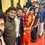 Bala Saravanan Instagram - Enga kootathukey moothavan engalin kadaisi single endra perumayodu suthi vanthavan indru mudhal sangathu urupinar aahiran Vaalthukal anbu nanba @prabhakaranjustin #CaroJustin @gokul_benoy @vickeywaran @vijaykandasamy1 @MahaVickeywaran