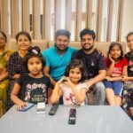 Bala Saravanan Instagram - அன்பு நண்பர்களோடு அருமையான ஒரு நாள்…மாபெரும் மகிழ்ச்சி 🤗🤗🤗❤️❤️❤️ @hemsbala @ravikumar_dir @priyaganesan38 @santirenganathan @narumugai_ravikumar @yazhkayalbala