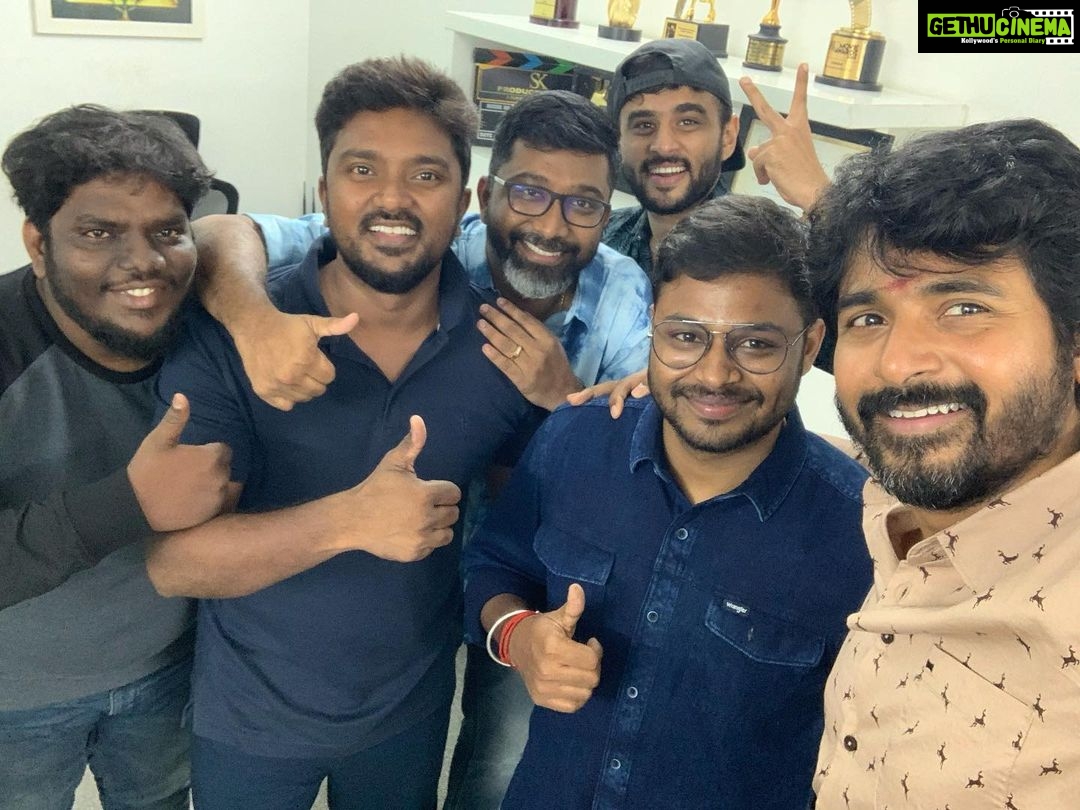 Bala Saravanan - 11.7K Likes - The first pic after the first show of our #DON ❤️❤️❤️
@sivakarthikeyan @dir_cibi @kalai_arasu_p @rjvijayofficial @nagooranramachandran @bhaskaran_dop @sivaangi.krish @anirudhofficial @skprodoffl @lyca_productions @redgiantmovies_