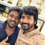 Bala Saravanan Instagram – Namma #Don la nadippatharku Miha sirappaha Vaaipalithu Maaberum Anbuhalai eppothum allikoduthu kondey irukum anbu @sivakarthikeyan brother
MANAMAARNDHA NANDRIHAL PALA THALAIVAREYYY 🙏🏾🙏🏾🙏🏾❤️❤️
Namma Don padathai MAABERUMMM VETRIHALAI adaya vaitha anaithu Anbu ullangalukum…Ennaiyum paaratiya vaalthiya aatharithu eluthiya pesiya anaithu anbu Makkalukum oodagathurai Nanbarhalukum en MANAMAARNDHA ANBU NANDRIHAL PALA 🙏🏾🙏🏾🙏🏾🙏🏾🙏🏾🙏🏾🙏🏾🙏🏾🙏🏾
@dir_cibi @kalai_arasu_p @navneth85 @priyankaamohanofficial @anirudhofficial @udhay_stalin @bhaskaran_dop @nagooranramachandran @sivaangi.krish @rjvijayofficial @skprodoffl @lyca_productions @redgiantmovies_