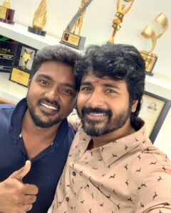 Bala Saravanan Instagram - Namma #Don la nadippatharku Miha sirappaha Vaaipalithu Maaberum Anbuhalai eppothum allikoduthu kondey irukum anbu @sivakarthikeyan brother
MANAMAARNDHA NANDRIHAL PALA THALAIVAREYYY 🙏🏾🙏🏾🙏🏾❤️❤️
Namma Don padathai MAABERUMMM VETRIHALAI adaya vaitha anaithu Anbu ullangalukum…Ennaiyum paaratiya vaalthiya aatharithu eluthiya pesiya anaithu anbu Makkalukum oodagathurai Nanbarhalukum en MANAMAARNDHA ANBU NANDRIHAL PALA 🙏🏾🙏🏾🙏🏾🙏🏾🙏🏾🙏🏾🙏🏾🙏🏾🙏🏾
@dir_cibi @kalai_arasu_p @navneth85 @priyankaamohanofficial @anirudhofficial @udhay_stalin @bhaskaran_dop @nagooranramachandran @sivaangi.krish @rjvijayofficial @skprodoffl @lyca_productions @redgiantmovies_