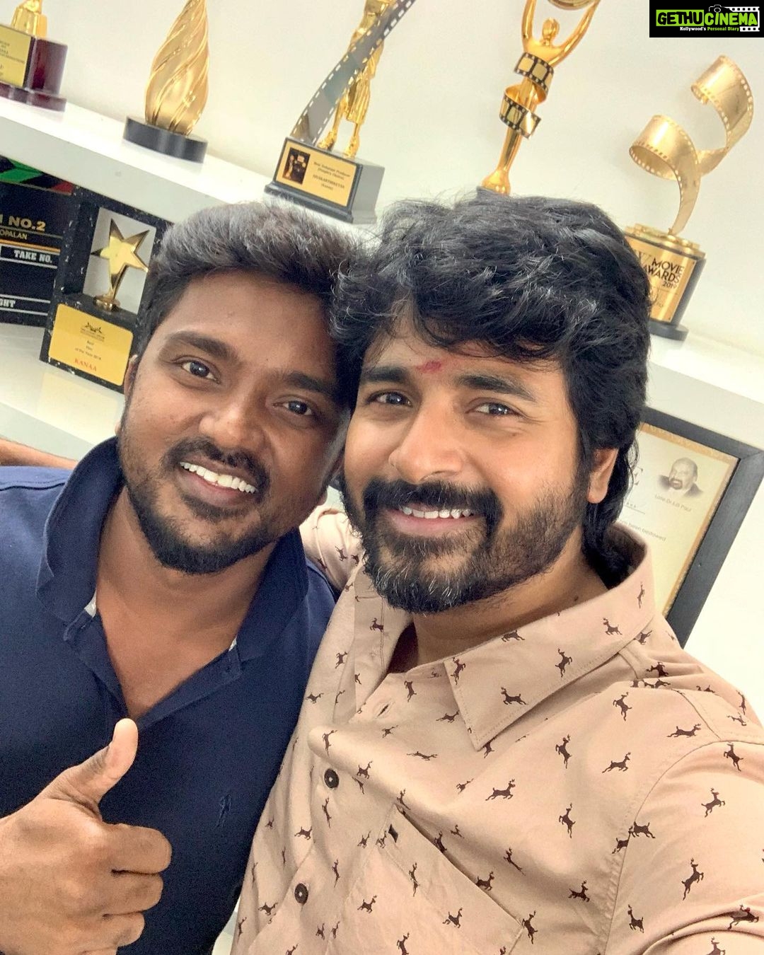 Bala Saravanan - 12.1K Likes - Namma #Don la nadippatharku Miha sirappaha Vaaipalithu Maaberum Anbuhalai eppothum allikoduthu kondey irukum anbu @sivakarthikeyan brother
MANAMAARNDHA NANDRIHAL PALA THALAIVAREYYY 🙏🏾🙏🏾🙏🏾❤️❤️
Namma Don padathai MAABERUMMM VETRIHALAI adaya vaitha anaithu Anbu ullangalukum…Ennaiyum paaratiya vaalthiya aatharithu eluthiya pesiya anaithu anbu Makkalukum oodagathurai Nanbarhalukum en MANAMAARNDHA ANBU NANDRIHAL PALA 🙏🏾🙏🏾🙏🏾🙏🏾🙏🏾🙏🏾🙏🏾🙏🏾🙏🏾
@dir_cibi @kalai_arasu_p @navneth85 @priyankaamohanofficial @anirudhofficial @udhay_stalin @bhaskaran_dop @nagooranramachandran @sivaangi.krish @rjvijayofficial @skprodoffl @lyca_productions @redgiantmovies_