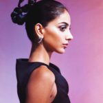 Banita Sandhu Instagram - truly a pin-up girl with the amount of pins in my hair lol Outfit by: @hm x @muglerofficial #MuglerHM #hmindia Styled by: @styledbystaceycardoz Style team: @stylebyayesha Make-up by: @nikitathadani9 Hair by: @hairbyprem Assisted by: @knnthrbllo Photo by: @mehishah
