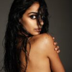 Banita Sandhu Instagram - Banita Applebum 🍎 📸 @taras84 at @stu.dio84 👖 @tanghavri assisted by @ekkta_shah 💄 @rivieralynn assisted by @sushmitavankar